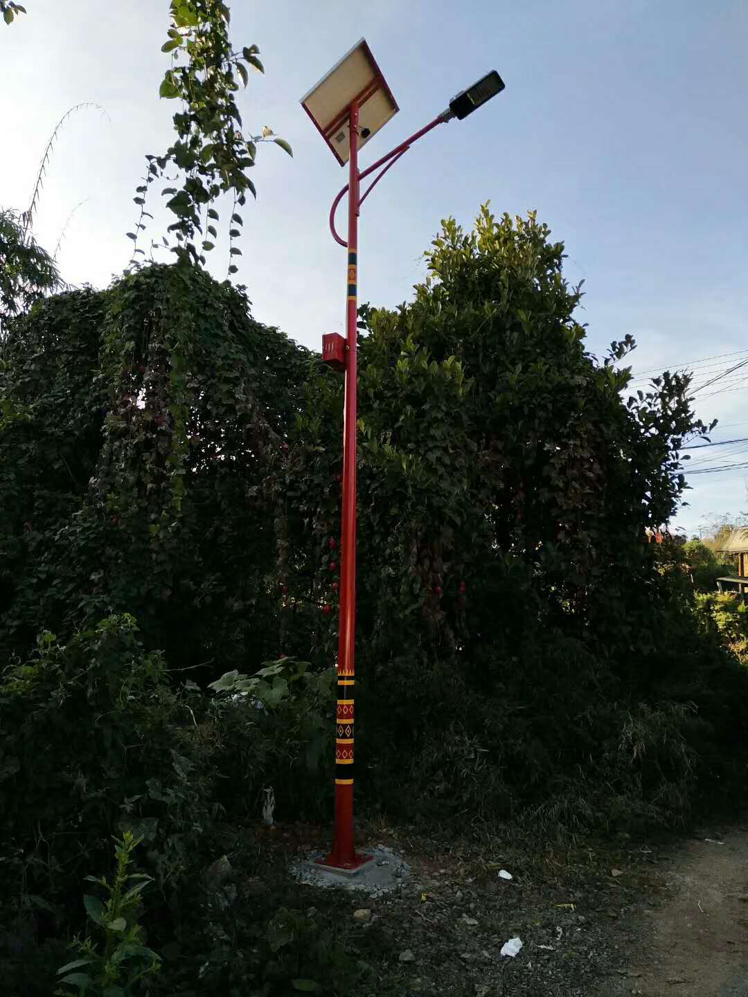 華可恭賀：貴州曾總58套民族特色太陽能路燈安裝竣工！